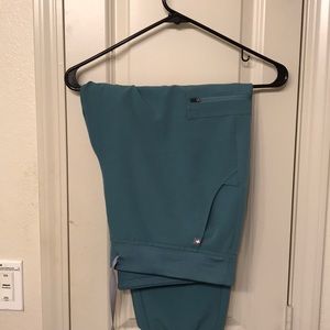 Figs. Hydrogreen. Zamora joggers. XL/P